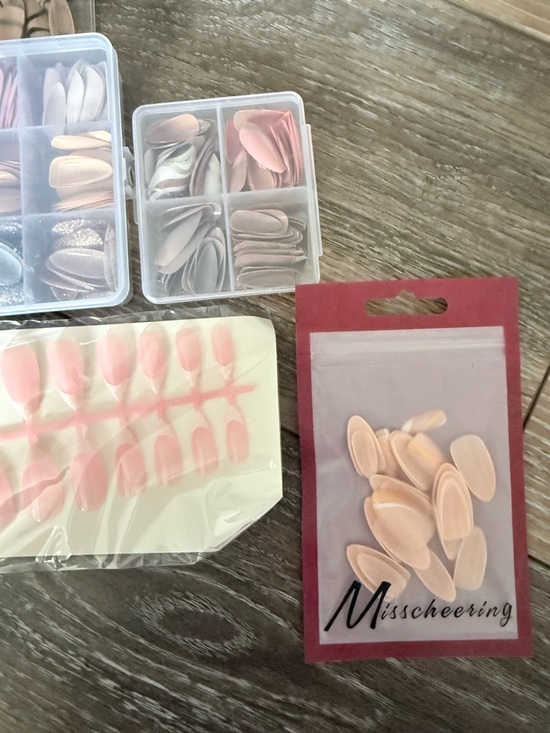 Press on nails bundle - Picture 2 of 6